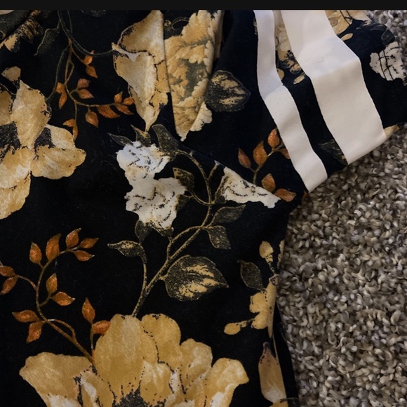 Brown and black flower shirt - Picture 1 of 4
